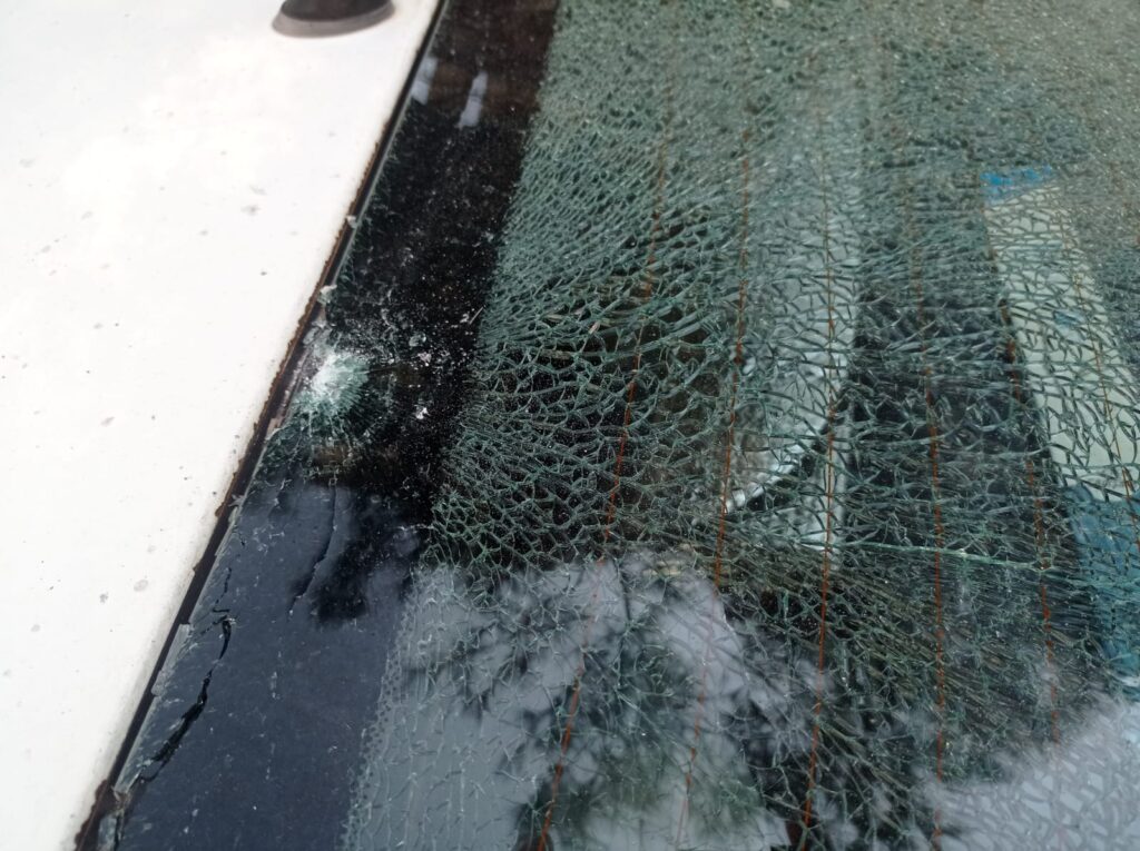 Suriye’den Ateşlenen Yorgun Mermi Nusaybin’de İş Yerine ve Park Halindeki Araca İsabet Etti