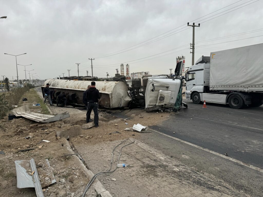 Nusaybin’de Tanker ile Kamyonet Çarpıştı: 4 Kişi Yaralandı
