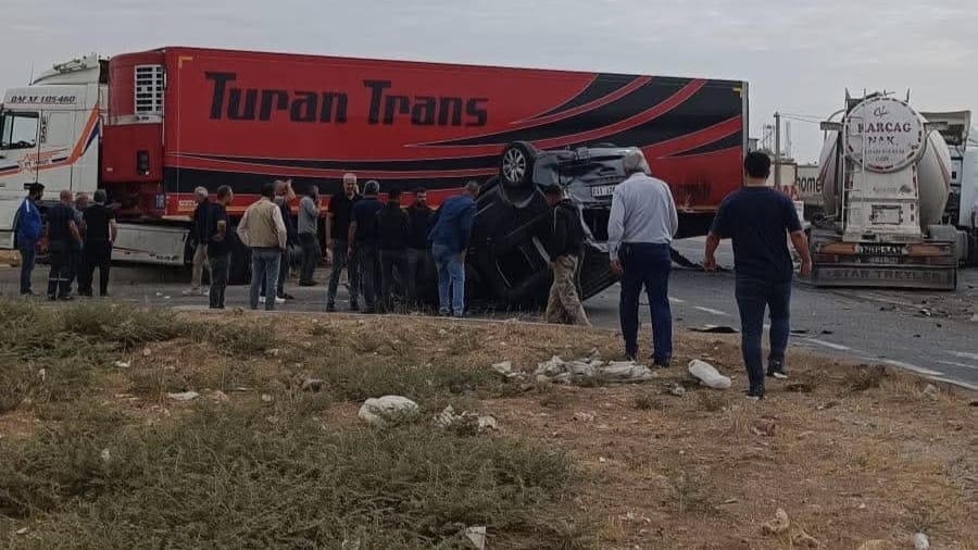 Nusaybin’de TIR ile hafif ticari araç çarpıştı: 5 yaralı