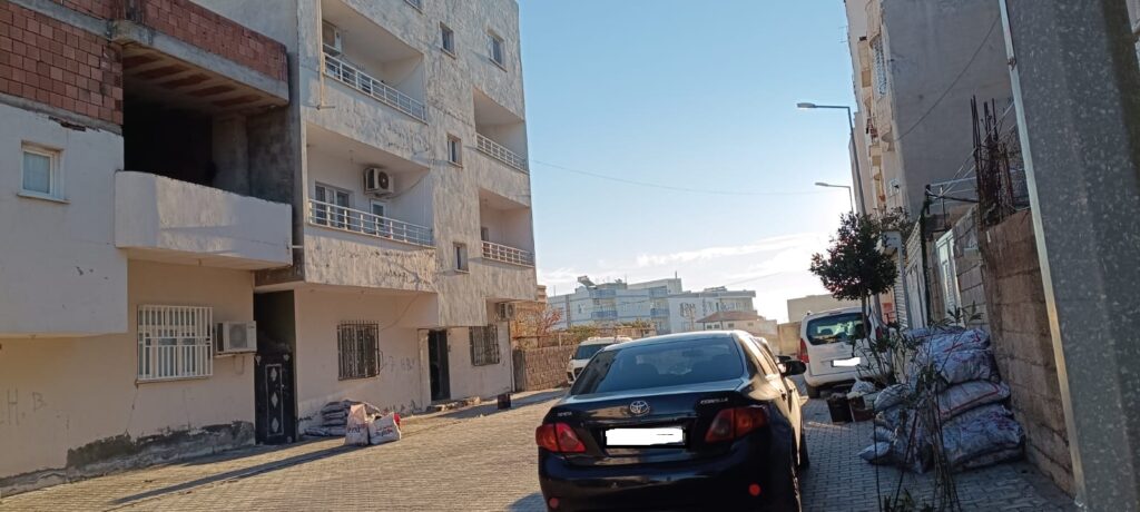 Nusaybin’de iki kız kardeş evde silahla vurulmuş halde ölü bulundu.