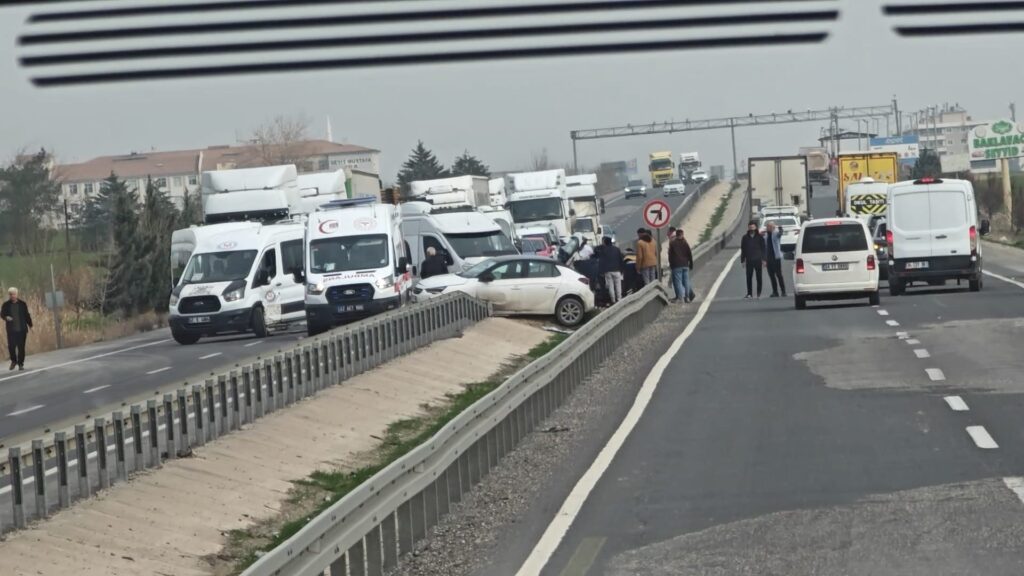 Nusaybin’de 3 aracın karıştığı zincirleme kaza: 1 yaralı