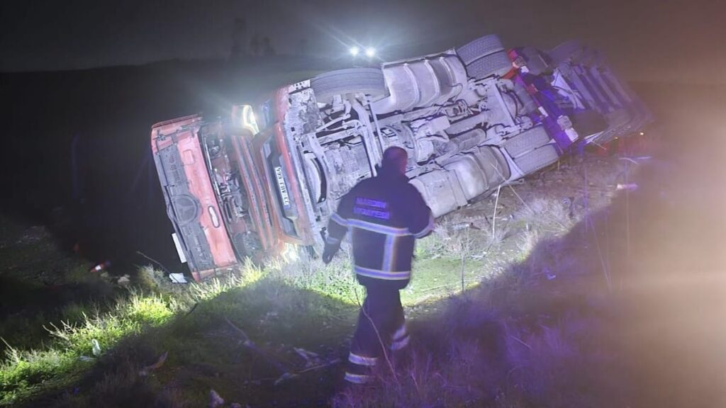 Nusaybin’de mazot yüklü tanker devrildi: 1 yaralı