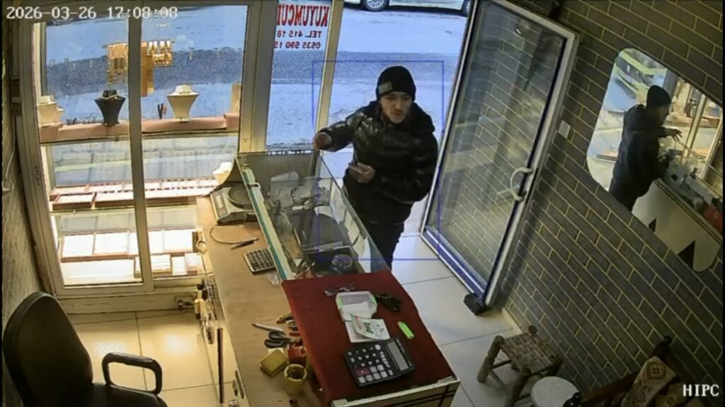 Nusaybin’de kuyumcudan 60 bin liralık yüzük çalındı: o anlar kamerada