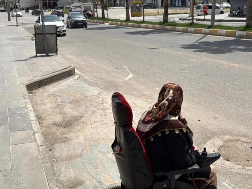 Nusaybin’de engelli kadını minibüse almayan sürücülere tepki