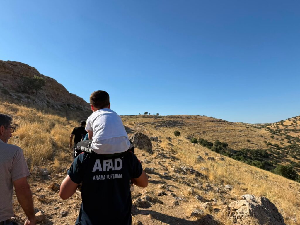Nusaybin’de dağlık alanda kaybolan çocuk sağ olarak bulundu