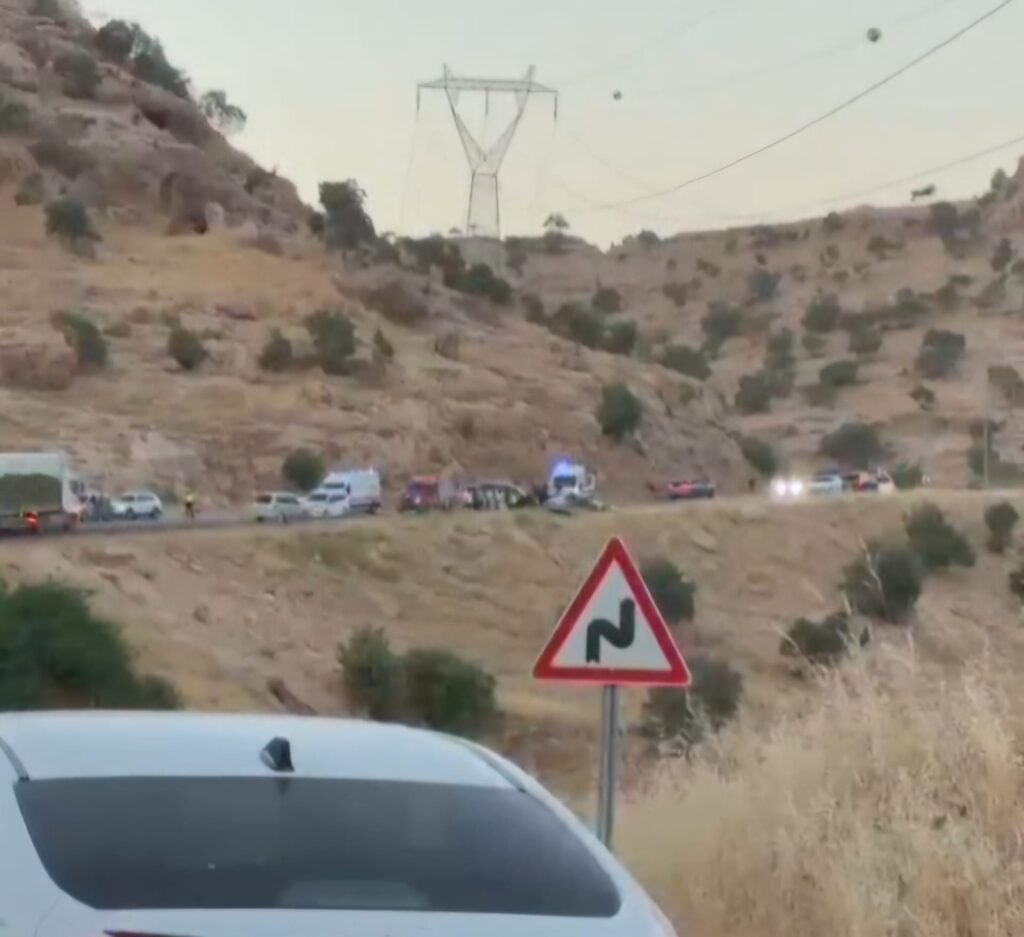 Midyat-Nusaybin kara yolunda iki otomobil çarpıştı: 8 yaralı