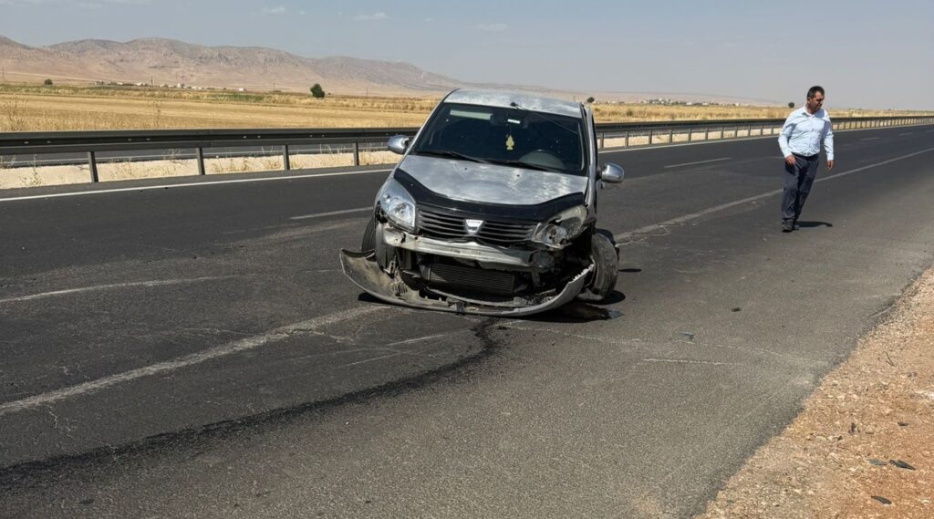 Nusaybin’de Otomobil Bariyerlere Çarptı: 3 Yaralı