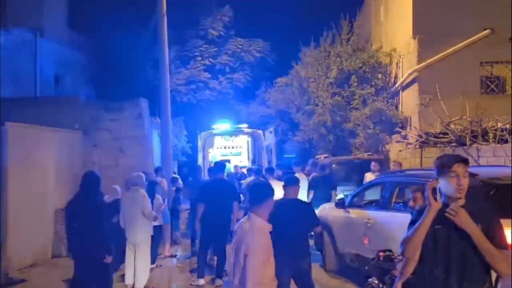 Nusaybin’de sokakta bayılan kadın hastaneye kaldırıldı
