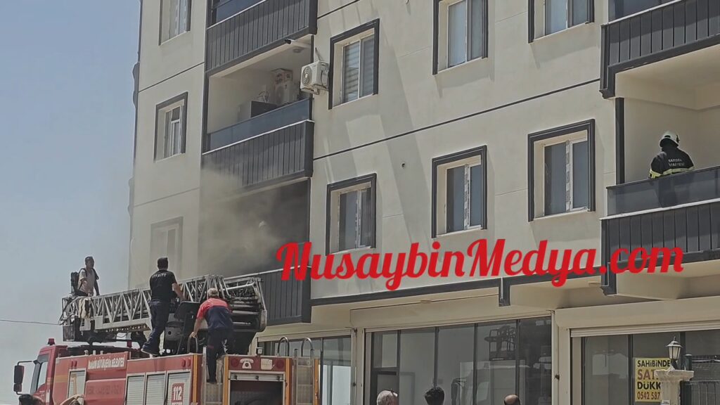 Nusaybin’de apartman yangını: 1’i bebek 3 kişi dumandan etkilendi