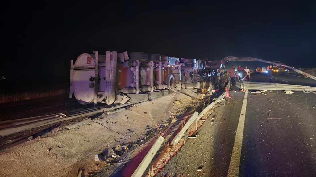 Nusaybin’de İpekyolu’nda tanker devrildi: 1 yaralı