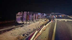 Nusaybin’de İpekyolu’nda tanker devrildi: 1 yaralı