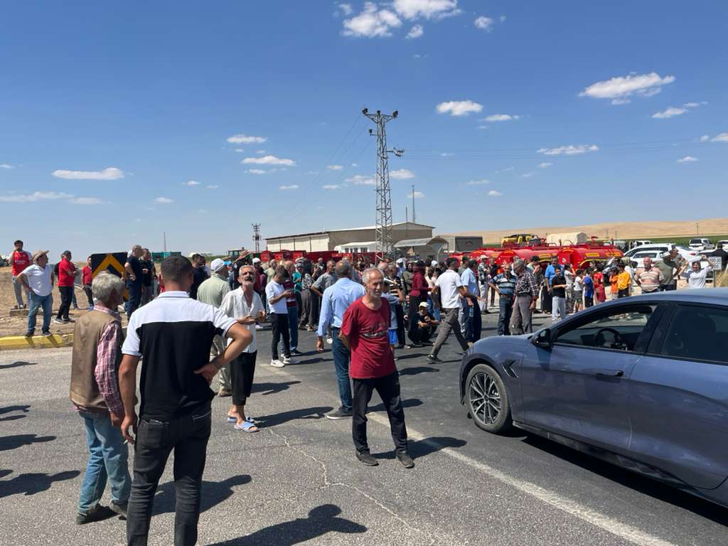 Akarsu’da 3 günlük elektrik kesintisi eylemi: İpekyolu trafiğe kapatıldı