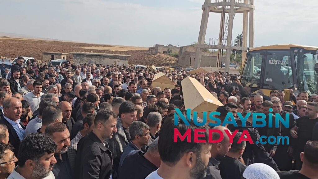 Nusaybin’de kazada ölen 6 kişi yan yana toprağa verildi